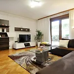 Lory Apartment *