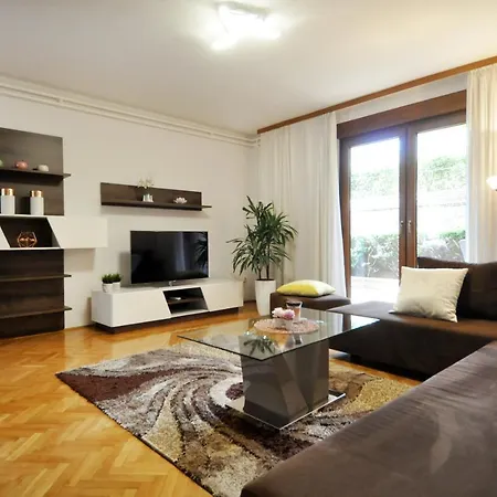 Lory Apartmán *
